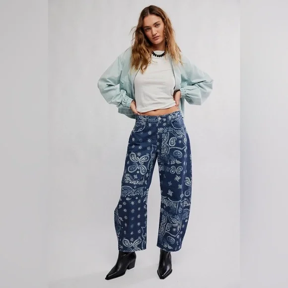 NWT Free People Good Luck Printed Barrel Jeans - navy bandana - Picture 1 of 6
